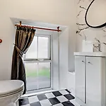 2 Bed In Oc-sz417 Casa vacanze *