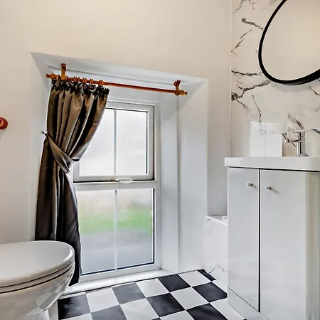 2 Bed In Sz417 *