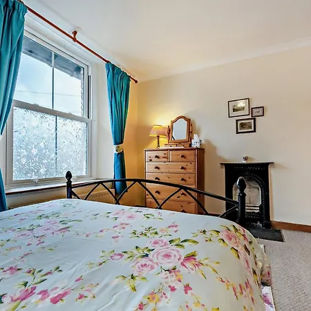 Holiday home 2 Bed In Sz417 *